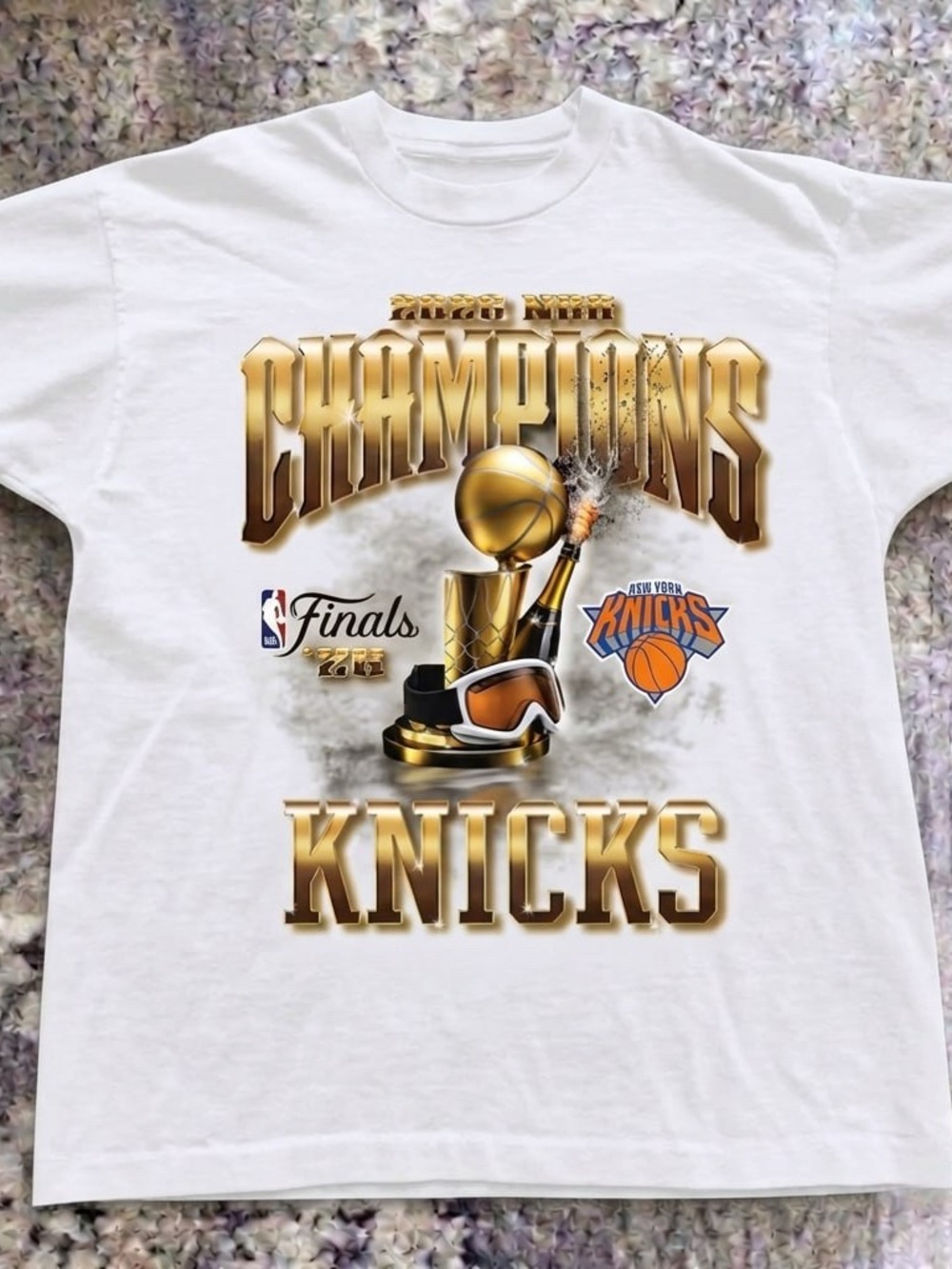 New York Knicks Champions Graphic Tee in White